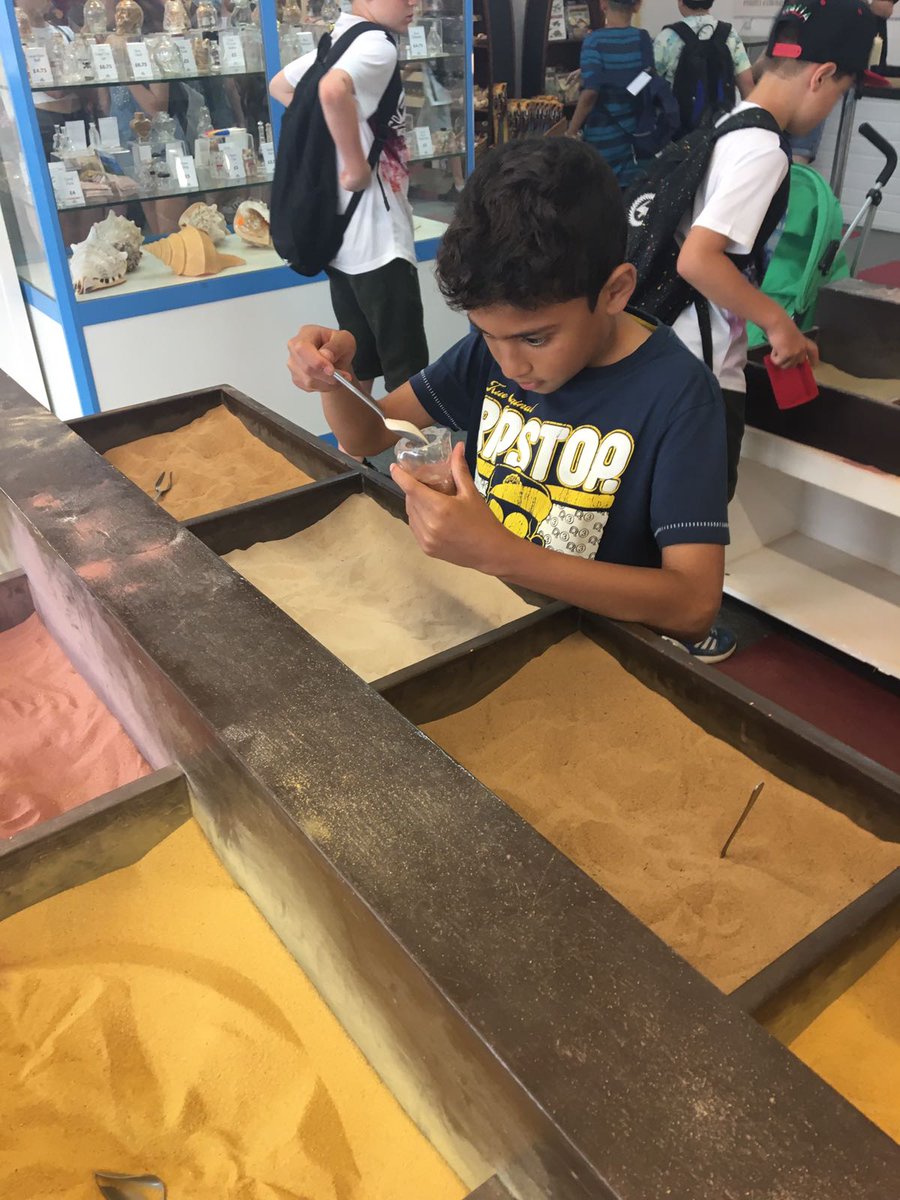 StMarysSchRicky's tweet photo. Year Six have been carefully creating sand ornaments. https://t.co/xaRIsi9Gwn