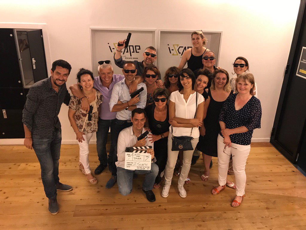 OL team au complet <a href="/ca_centrest/">Crédit Agricole Centre-est</a> escape game réussi