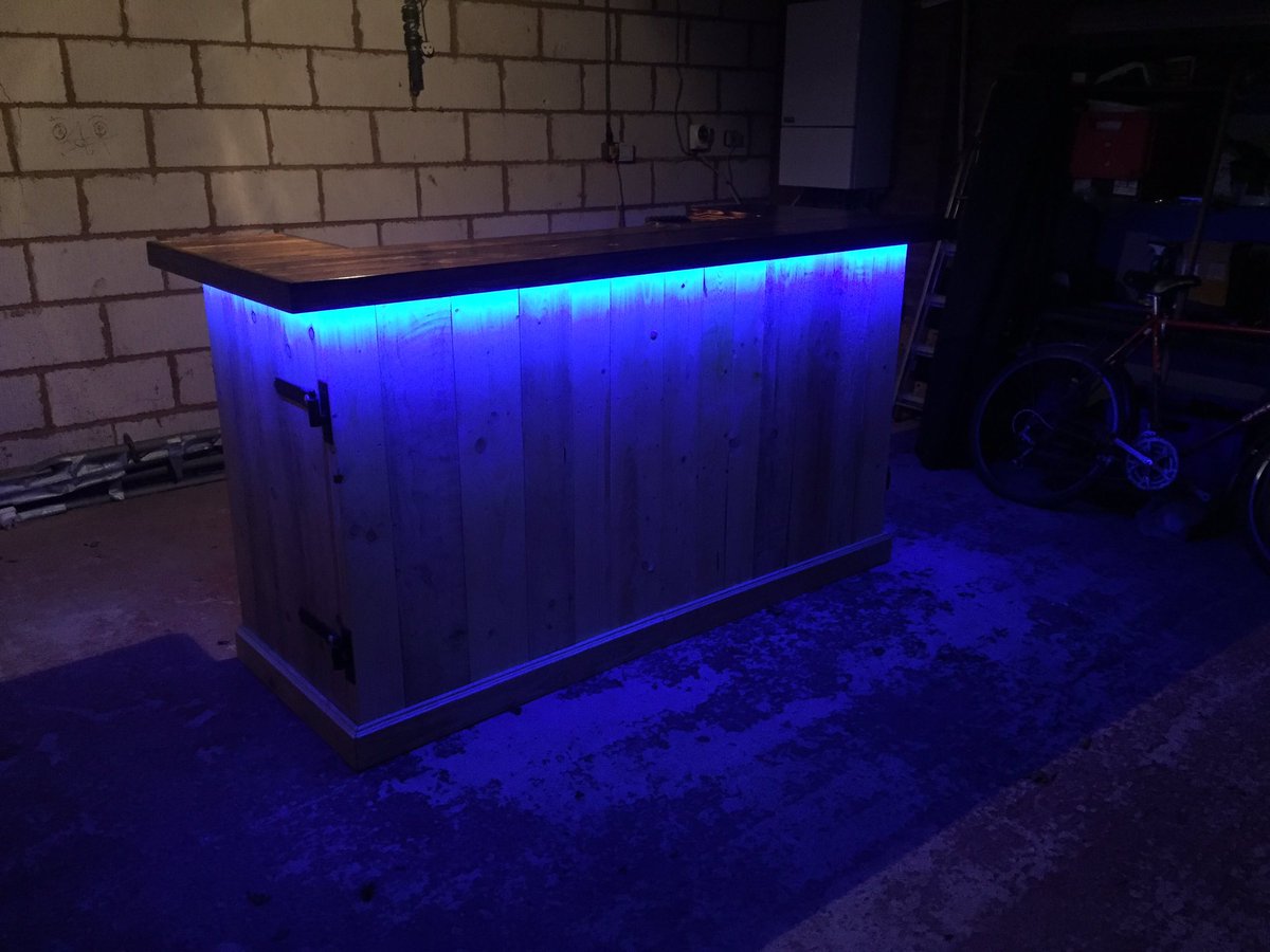 theportablepub's tweet photo. Why not Cool down with our refreshing new #mobile #bar! Available to hire now.... Contact us today - info@theportablepubcompany.co.uk https://t.co/6keEw1sDFH