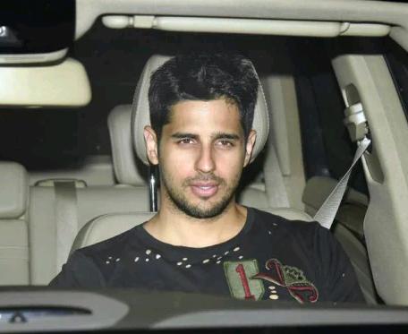 SidsCrazyGirl's tweet photo. He's just too Precious ☆  #ForeverInLoveWithYou 😍
@S1dharthM ❤ https://t.co/4LRt4CmXMz