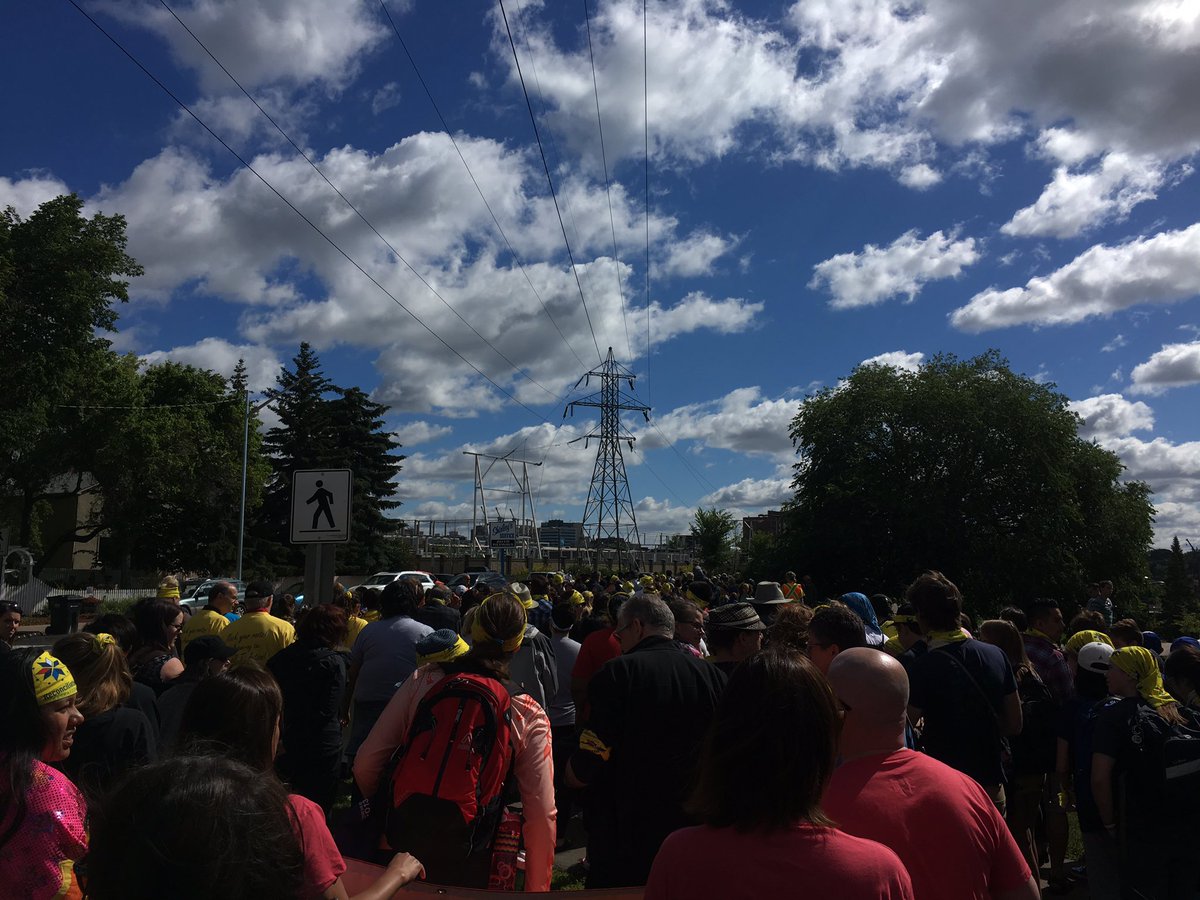 jennyplotzki's tweet photo. Amazing sea of people at @RockUrRootsYXE! @UnitedWayStoon #NationalAboriginalDay https://t.co/tdUwlL4vcB