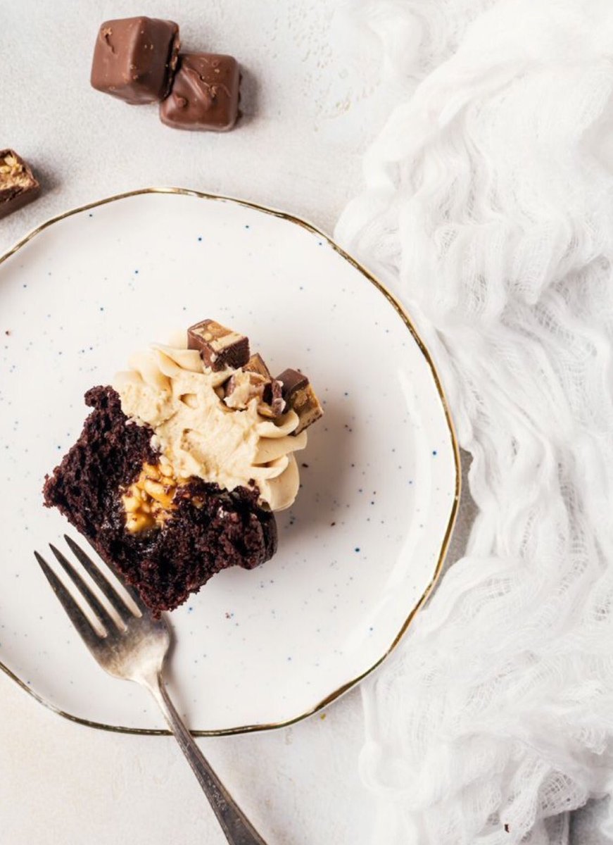 rothdesigner's tweet photo. For the bride who needs a break π°πβ¨
#sweet #treats #michelleroth #cupcakes #bridal #desserts #inspiration #eeeeeats #brides https://t.co/MAR1bs1DRv
