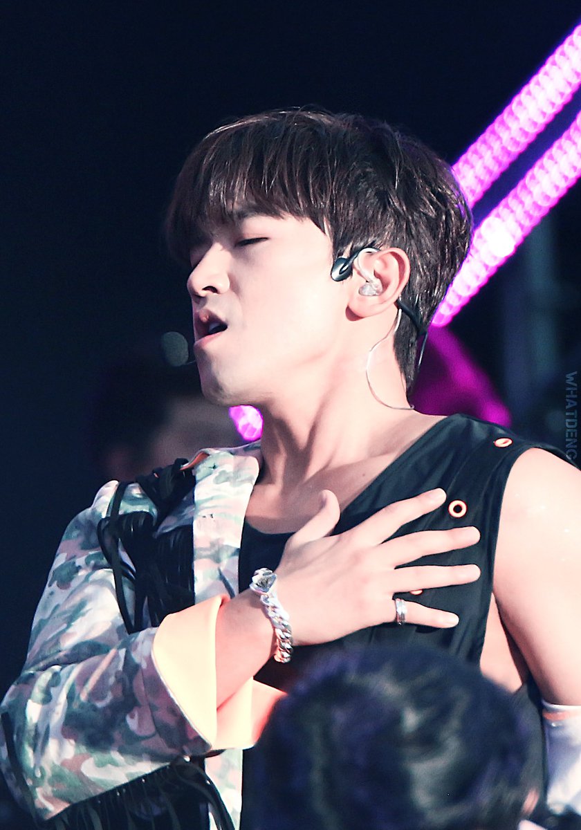 WHATDENG's tweet photo. 170617 170618 #신화 SUMMER LIVE 'MOVE'
#이민우 섹시하다고 말하기도 지침;;ㅅ;;

https://t.co/cUwoMSps6q https://t.co/dnSNEd2Qny