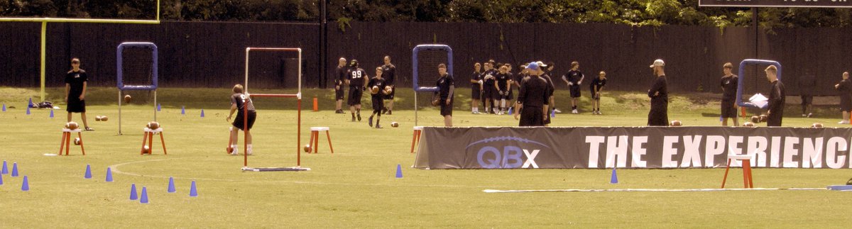 Only 2 camps left of the season! Register &amp; be a part of the X #footballCamp train w the Pros qbx.camp <a href="/QB_Seven/">QB7</a> <a href="/QBHitList/">QBHitList.com</a>