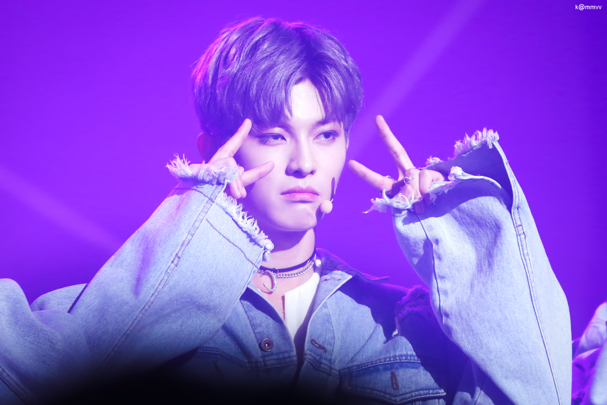 k_mmvv's tweet photo. 170612 붐 스테이지 ✌✌
#투포케이 #24K #진홍 #Jinhong @24K_JinHong 
#ADDICTION #너_하나면_돼 #ONLY_YOU https://t.co/2SaZtOq7eY