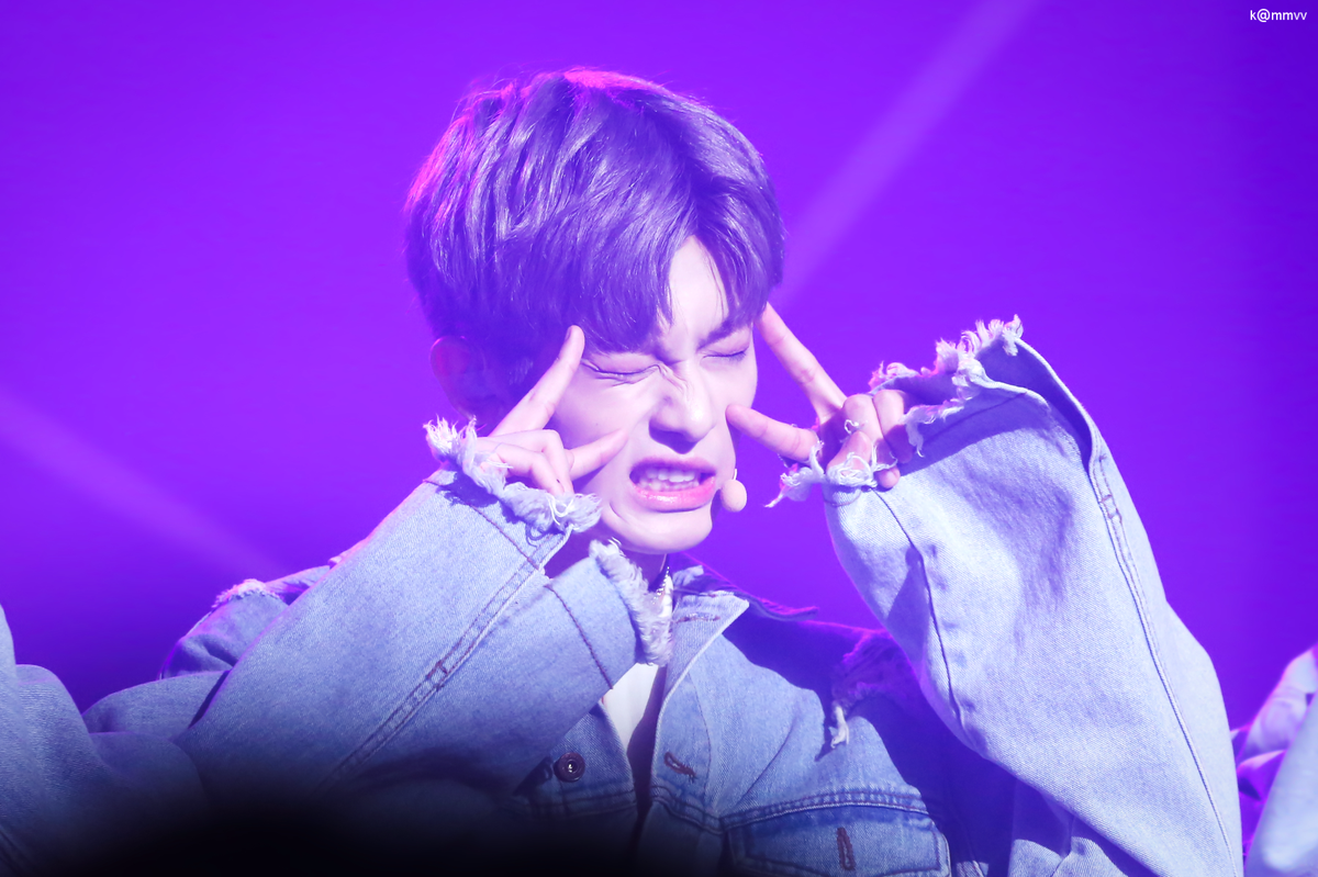 k_mmvv's tweet photo. 170612 붐 스테이지 ✌✌
#투포케이 #24K #진홍 #Jinhong @24K_JinHong 
#ADDICTION #너_하나면_돼 #ONLY_YOU https://t.co/2SaZtOq7eY