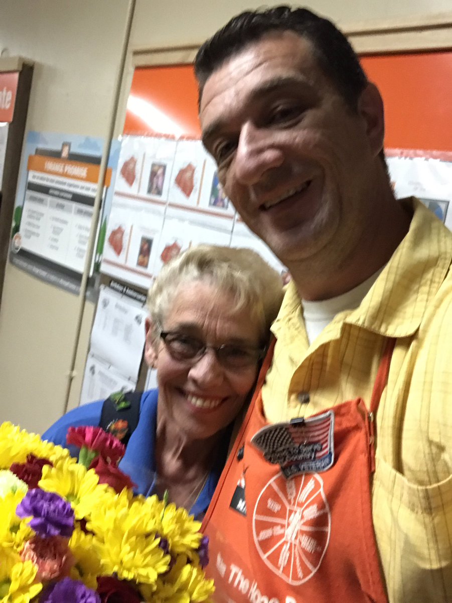 #MWJUNE2017 best selfie of the day. Linda Cheney celebrates 25yra with HD. @anzarut1 @lisa_looker