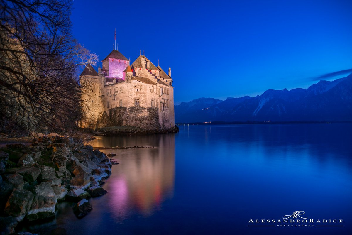 radicephotos's tweet photo. Chillon castle, Montreux, Switzerland. #switzerland #CASTLE #lake #mountains #swiss #montreaux @MySwitzerland_i #montreux @Swissmadedirect https://t.co/71JnmwYLmV