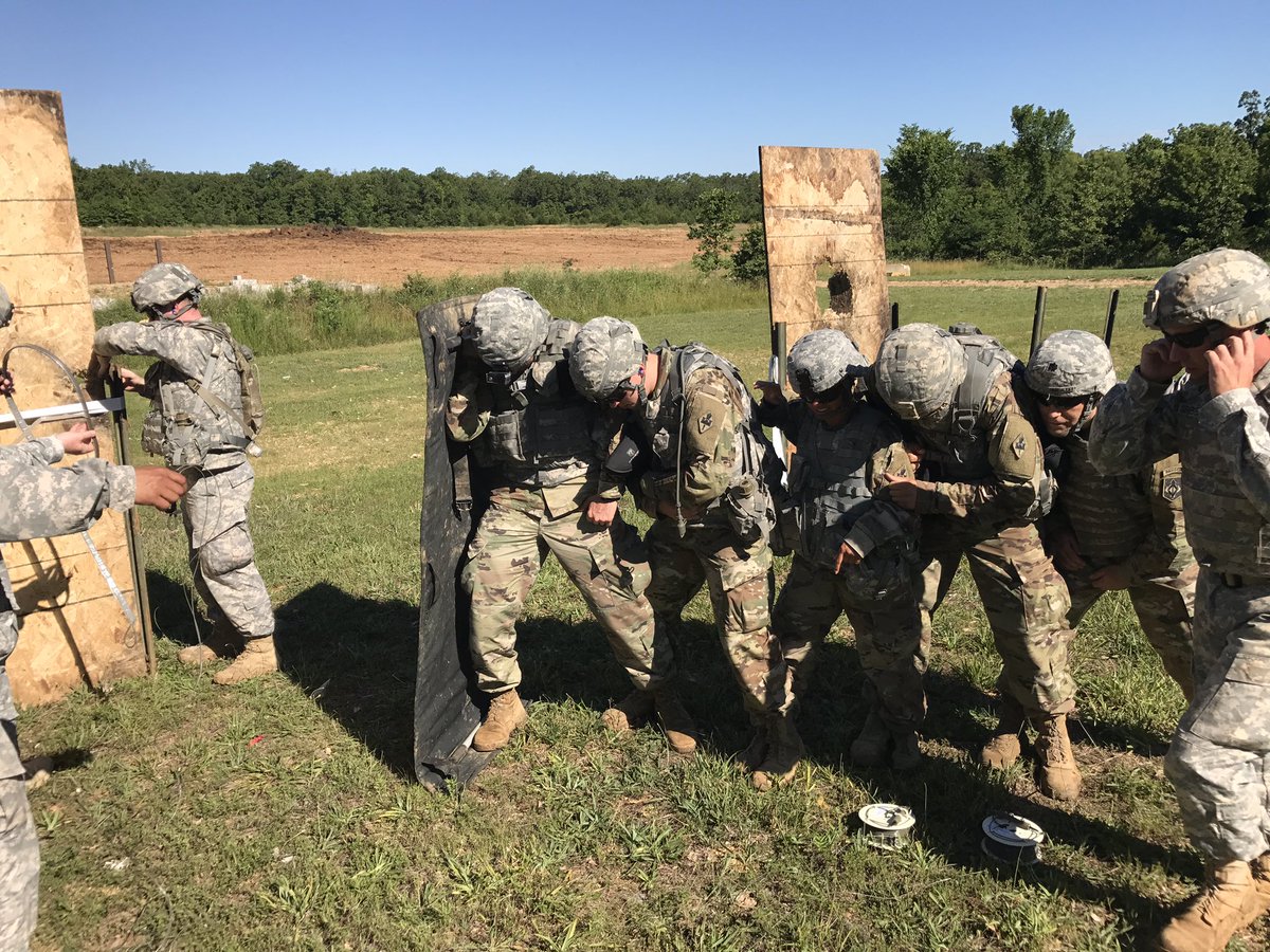 twalk008's tweet photo. Great day spending some time with the students from 554 Engineer Battalion https://t.co/aS3iJAbBgV