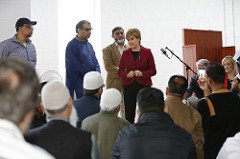 ScotGovFM's tweet photo. FM @NicolaSturgeon at Dundee Central Mosque "@scotgov & people across Scotland continue to stand in solidarity with our Muslim communities." https://t.co/BCYCWwpzh5