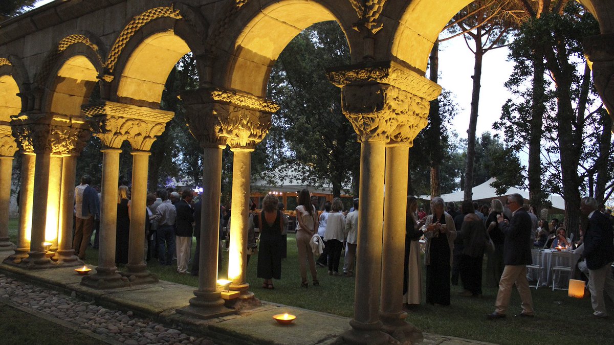 FocusEngelhorn's tweet photo. La 3a Nit Solidària de la Costa Brava, aquest any dedicada als “Artistes Outsiders” i homenatge a RCR premi Pritzker d'arquitectura 2017 https://t.co/fh0acBqzAo