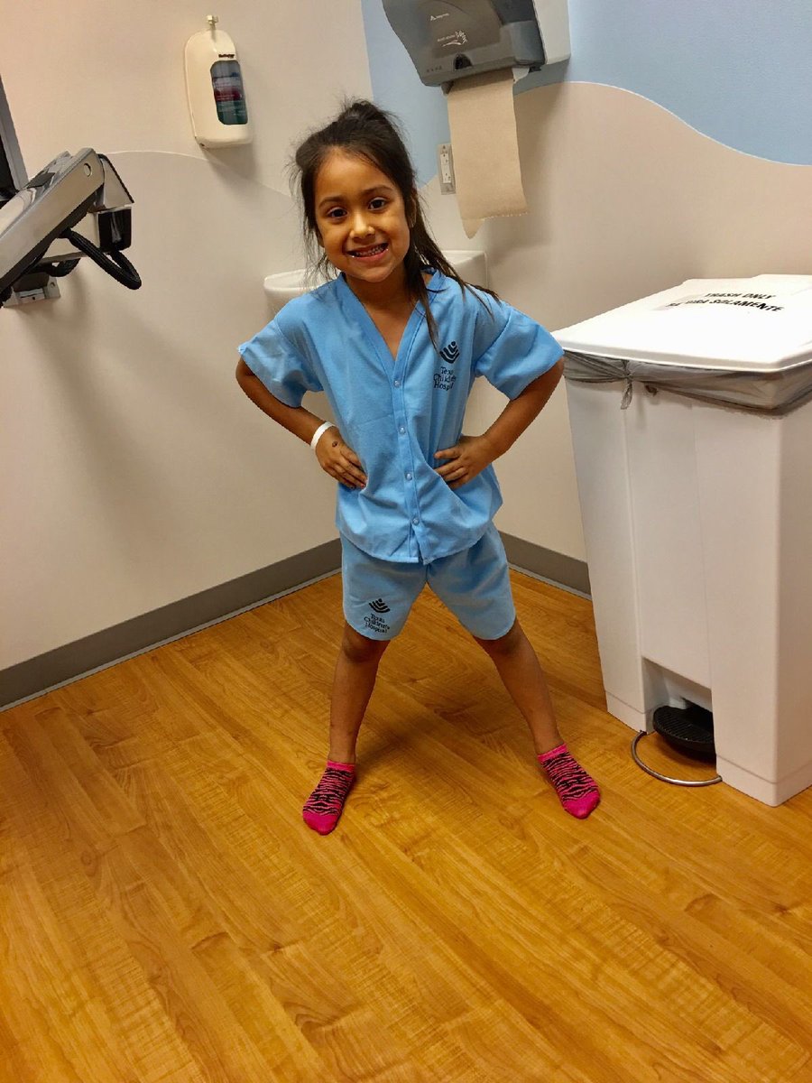 SteffyMarie8's tweet photo. ♥️😘surgery day is finally here. Praying for my baby. #MyLove #NoThanksCancer #PickOnSomeoneYourOwnSize https://t.co/ws0H5SerCX