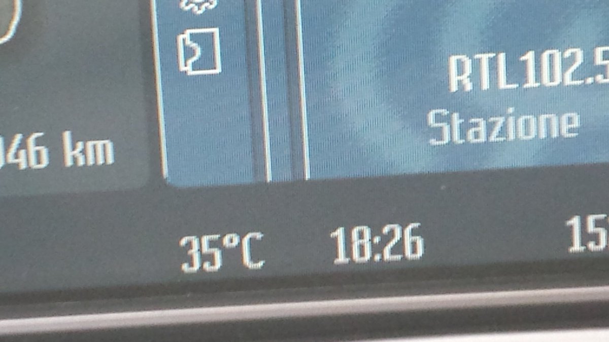 finoallafine32j's tweet photo. Anche il caldo di Torino ci ricorda quanti sono gli scudetti della @juventusfc #35J #finoallafine #Le6end #ForzaJuve @rtl1025 #RoadtoKiev https://t.co/BaXHKLuKMf