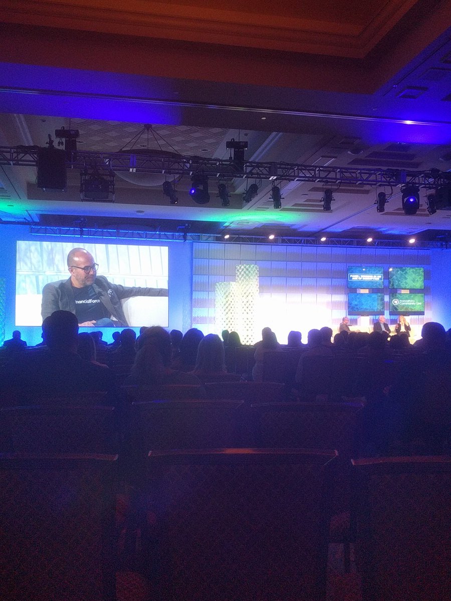 CamilBourbeau's tweet photo. Out: the sales cycle.
In: the customer journey!
Well said @fredstuder #ffcommlive17
Great panel with @Tiffani_Bova and @geoffreyamoore ! https://t.co/nIrFBZ6C2K