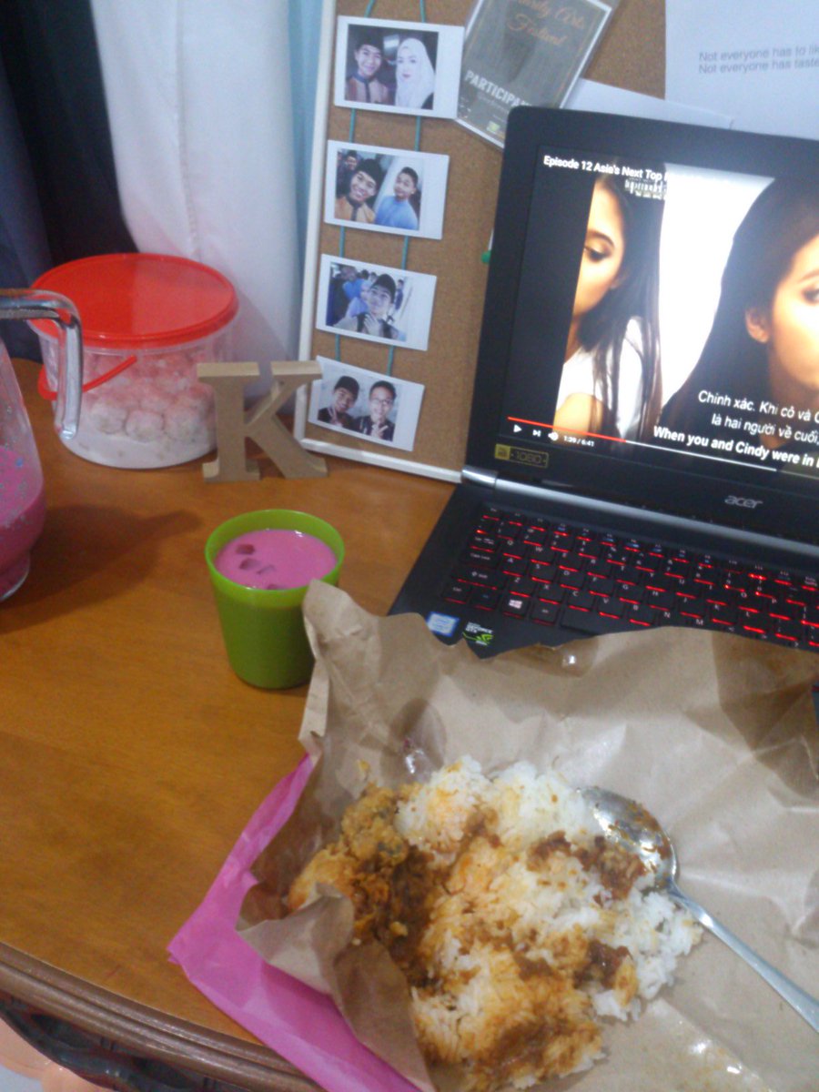 yassskiki's tweet photo. Ok aku lapar panya. Actually my real dinner at this kind of hour. #KFact https://t.co/4w6auM8kzY