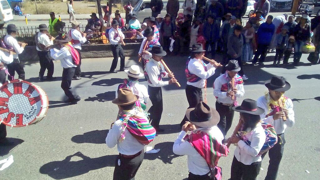 lunasillerico's tweet photo. #deÚltimo en la ciudad de #ElAlto:
11° entrada autóctona de la escuela superior de formación de maestros #Profocom en la #Av6deMarzo https://t.co/bQDuaL1aFg