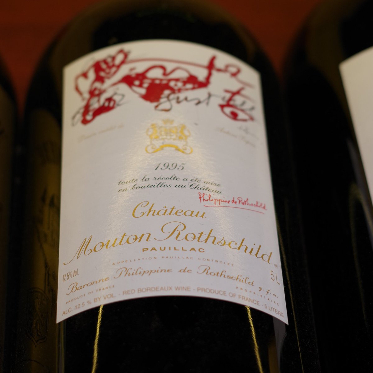 Size Matters! 😉 A 5 liters bottle is not that common. Bordeaux Jeroboam: 6.75 bottles.instagram.com/p/BVmenJ8DIE9/
#wine #jeroboam #winelover