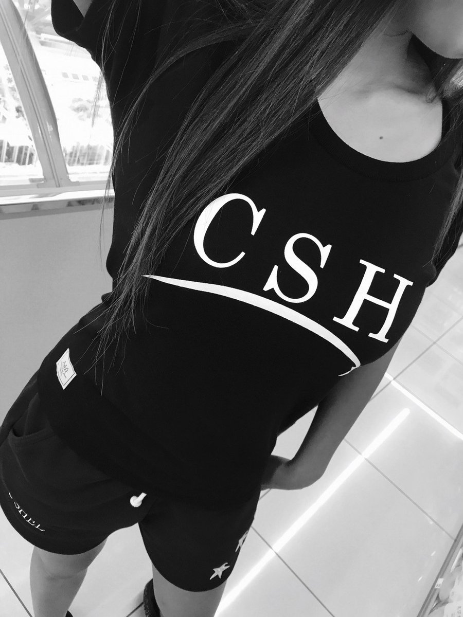 CSHEL2017's tweet photo. ご希望のカラー、サイズがないなどで、ご注文キャンセルさせていただいてる事態になってきました、申し訳ありません。と、同時に嬉しい限りです！
再入荷いたしますので、もうしばらくおまちください
モデル　Sサイズ着用
身長151の細身です。わかりにくいですが、参考にしてみてください https://t.co/8pJ1HQhbhX
