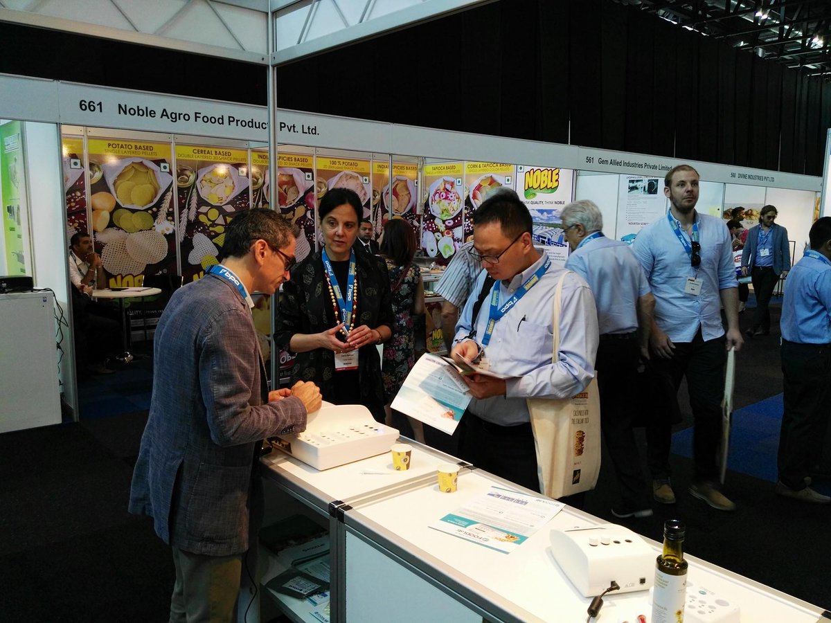 CDRFoodLab's tweet photo. #snackex Another exhibition another siege at #CDRFoodLab booth! https://t.co/CAVXMsUCY6