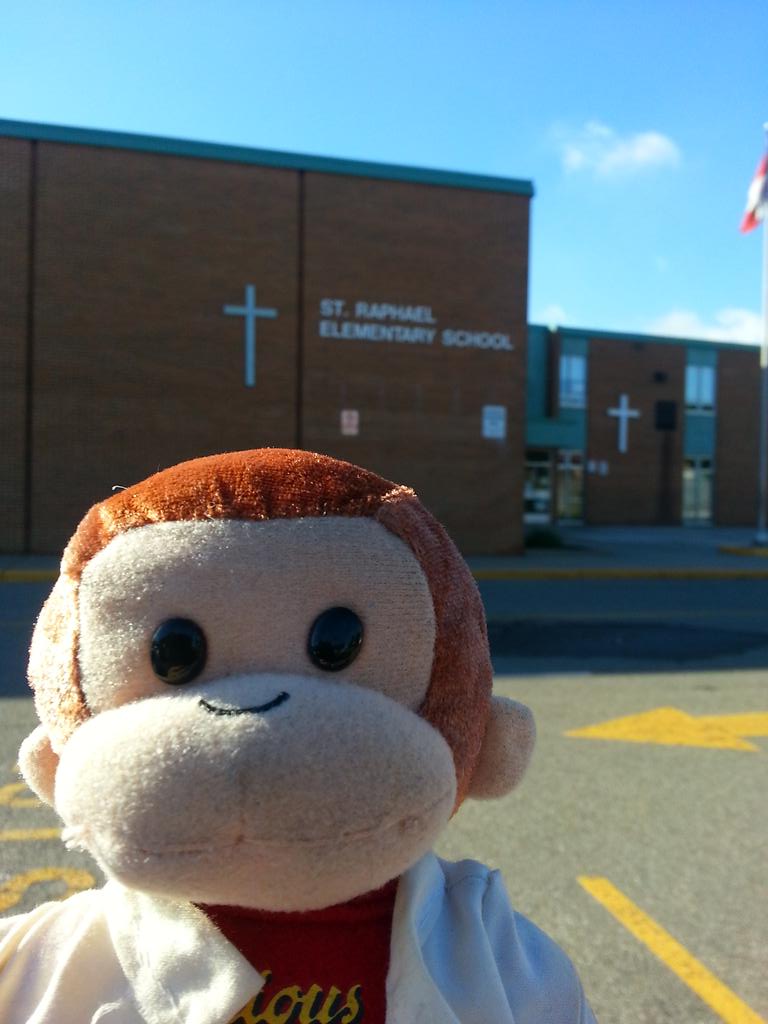 G_the_Curious's tweet photo. Here I am today teaching the K's about their senses thanks to @TorontoPearson!   @Sci_in_School https://t.co/9zZUqOec3o