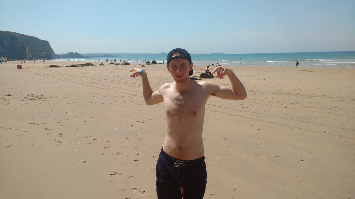 TCK_Green's tweet photo. Which way is the beach Conor? #stumblingblock #watergatebay #ebbesRG17 https://t.co/0i1590pPzZ