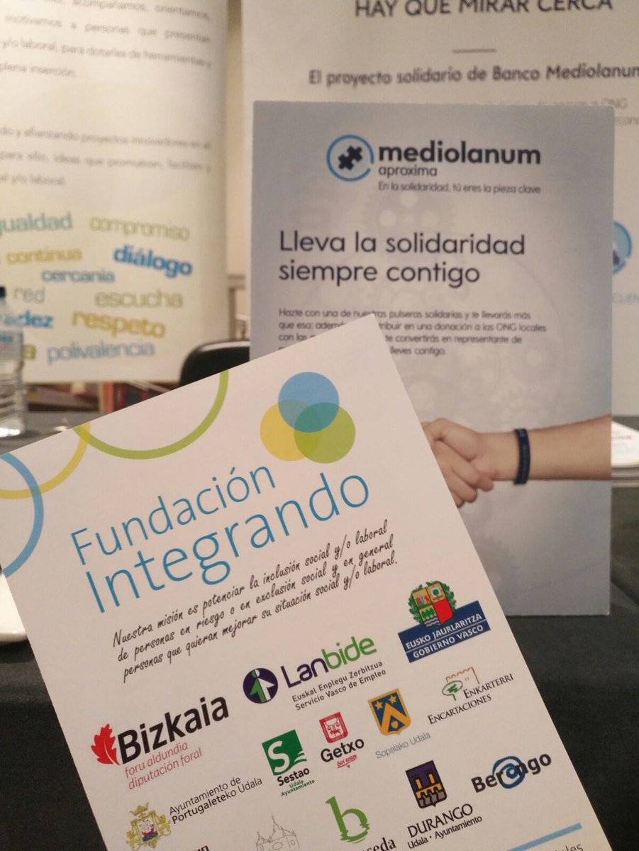 FunIntegrando's tweet photo. Hoy la Fundación Integrando está en Motivadores Tour de @bancomediolanum.
¡No te olvides de tu pulsera solidaria! https://t.co/BWUe5J7cZB