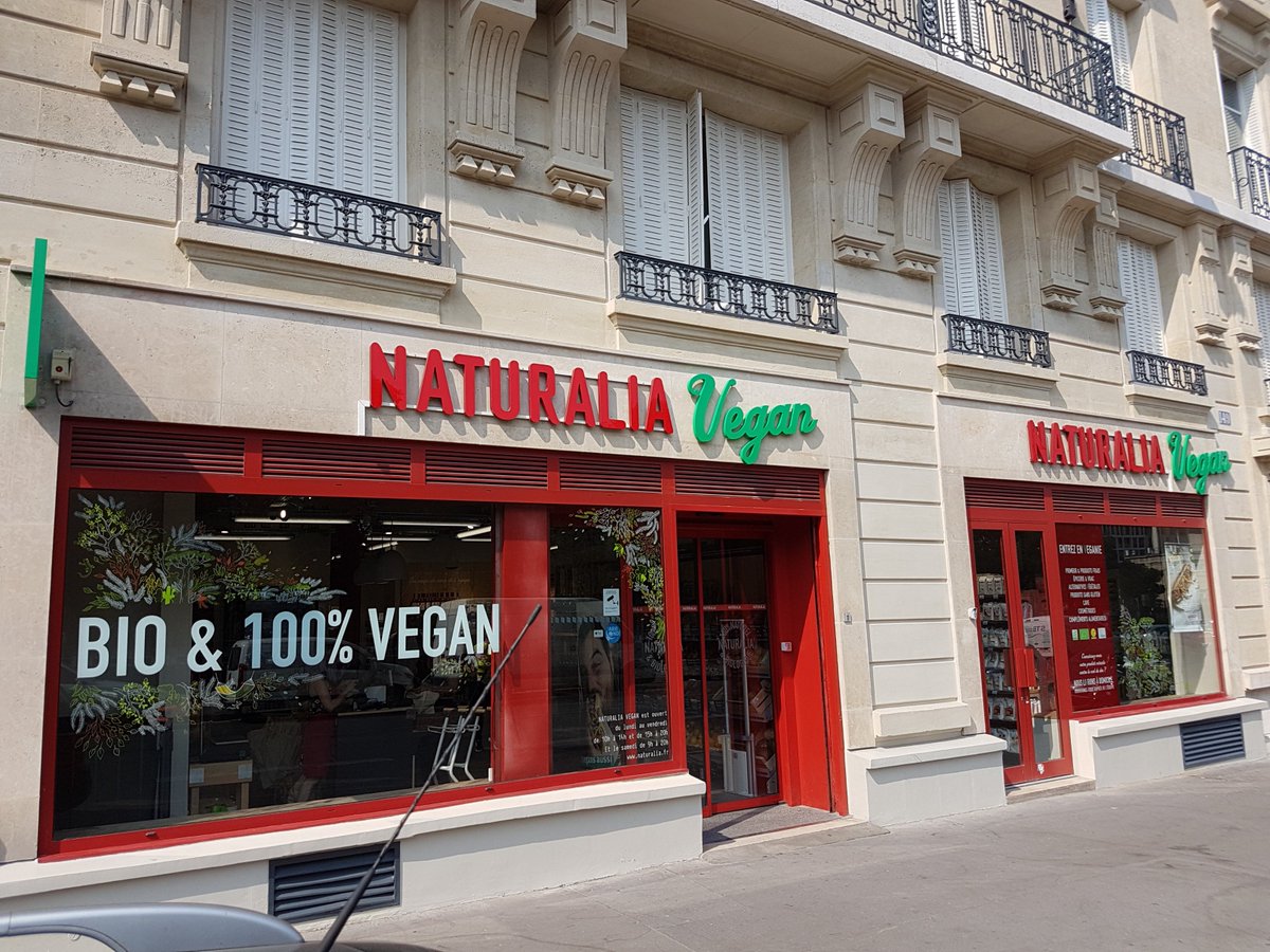 Morgan_Leclerc's tweet photo. Naturalia ouvre auj 3 magasins "Naturalia Vegan" avec 1 offre 100% bio &amp; vegan et 2000 ref environ (2 à Paris, 1 à Vincennes) #food https://t.co/Y7gdNp1xG0