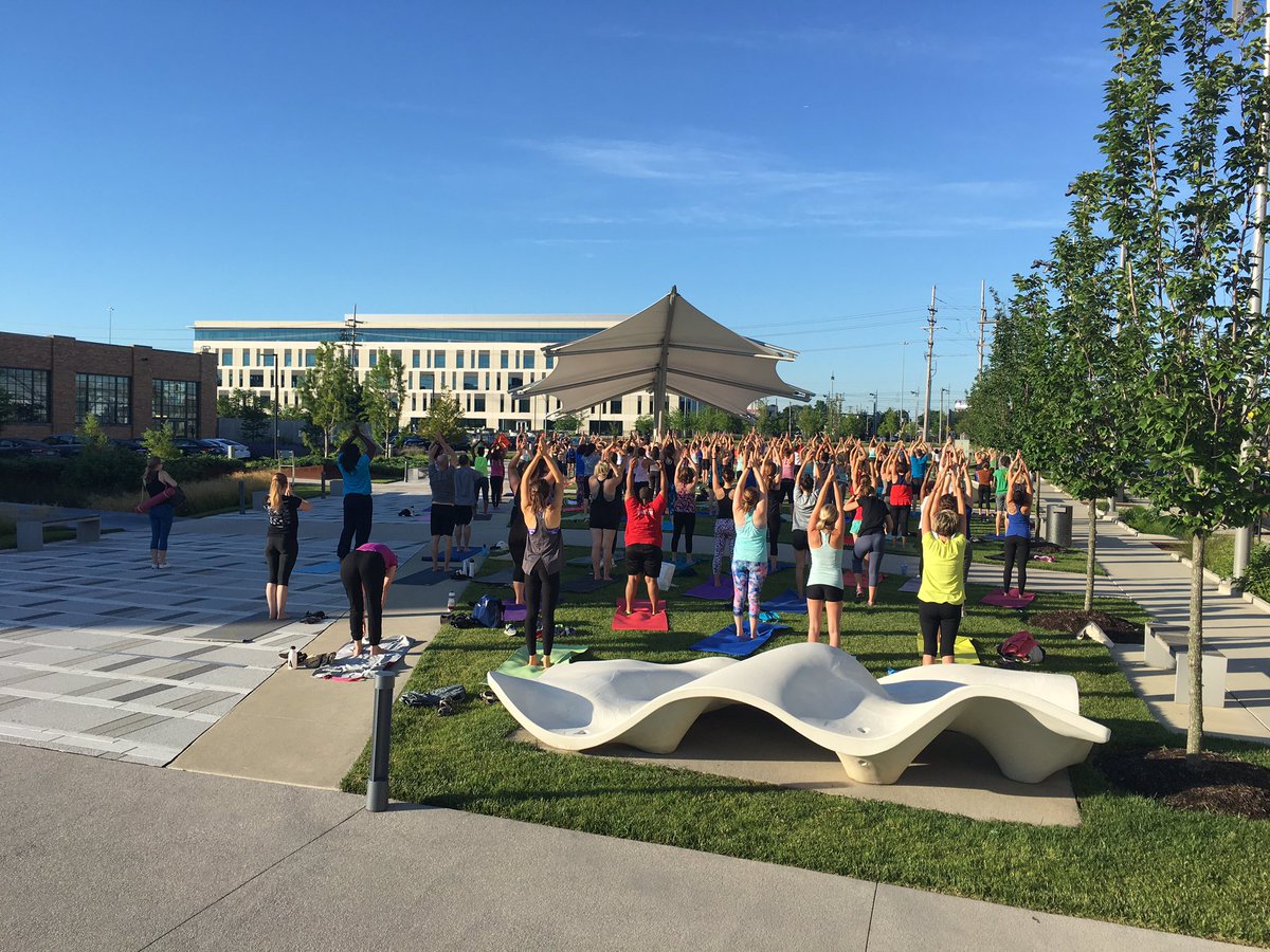 YogaBuzz's tweet photo. Kicking off #InternationalDayOfYoga with a free class in the @CortexSTL Commons followed by @ParkAveCoffee. It is a gorgeous morning! #IDY https://t.co/REH1r29VeW