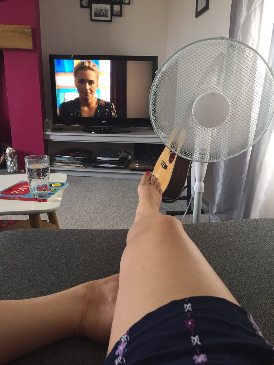 KrystenSwin's tweet photo. Lunchtime break from all the #copywriting - hard to stay focussed in this heat! #nashville #fan #water #snickersicecream https://t.co/Ew4UupcP9C