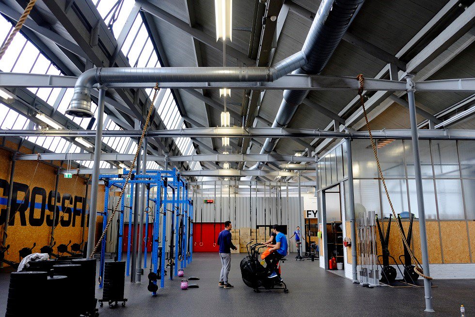 Reeleezee's tweet photo. 'In een hal waar vroeger treinen werden gebouwd worden nu spieren en karakters gevormd' https://t.co/WjzetBgHTP #crossfit #ondernemen #cashr https://t.co/Voy1IxkJPL