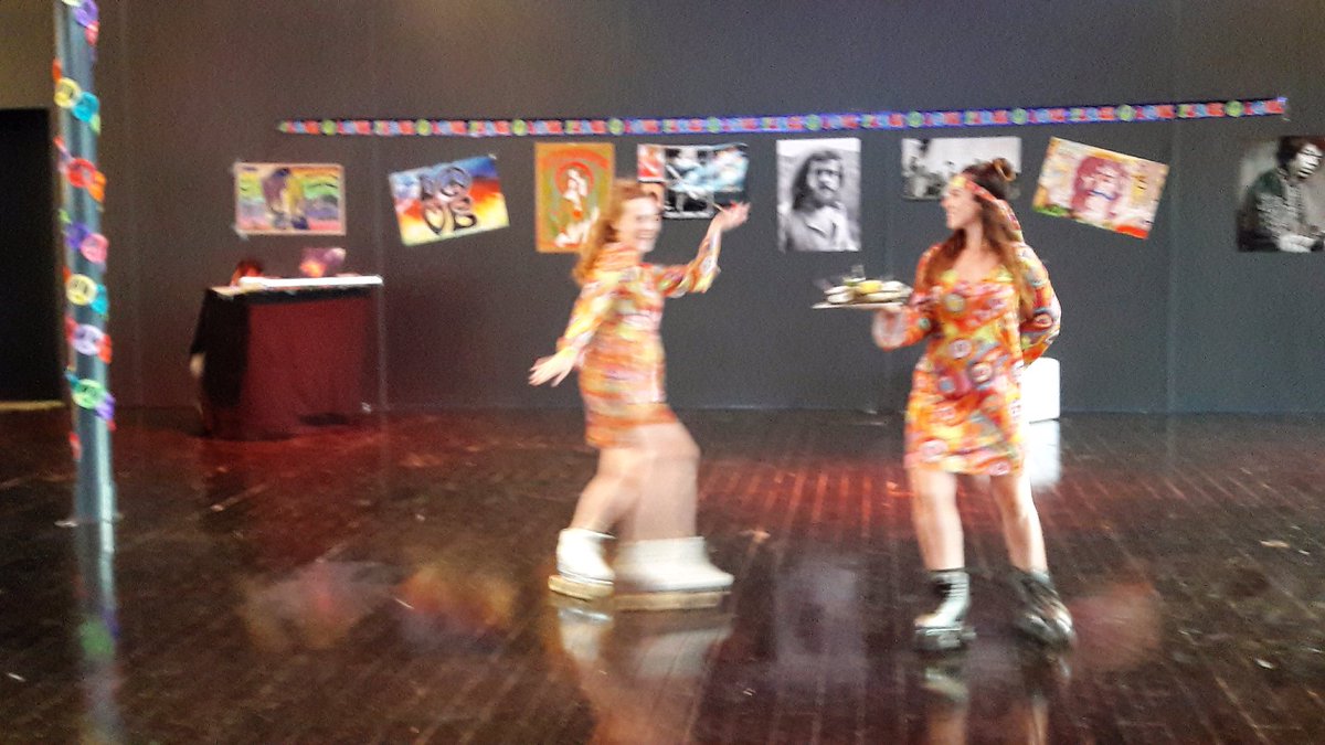 RGHotesses's tweet photo. Hippie Vibes 🌸🌺🌻🌷🌼 #show #flowerpower #hippie #hippiestyle #hippies #70s #RGH #service #rollerhotesses #peaceandlove #peace #love https://t.co/ih2oxuW2B8