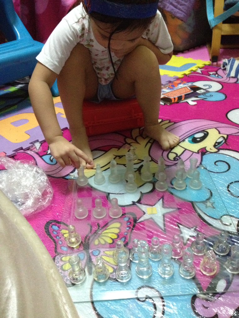 champoyla's tweet photo. R we even doing this right!? ππ #chess101 https://t.co/4exbsuMt8h