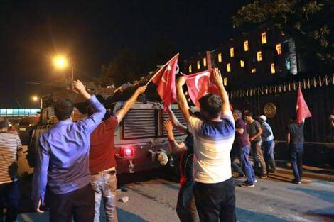 Uslu17Umit's tweet photo. #BizVatanİçinYürürüz 
 Bizde                         Onlarda https://t.co/bPaRtynLZR