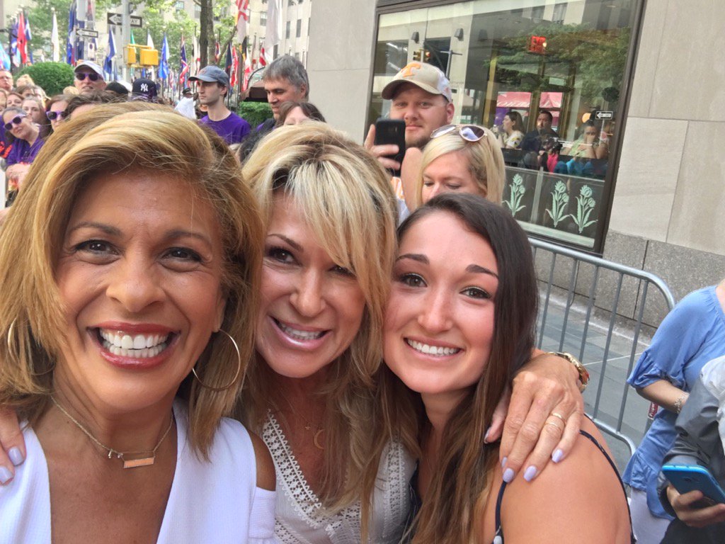Charmedbar's tweet photo. @hodakotb loved seeing you this morning! I will send you a bracelet from KarmicSparkle Etsy store 💕Debbi &amp; Shayna - https://t.co/YjfND4IhVr