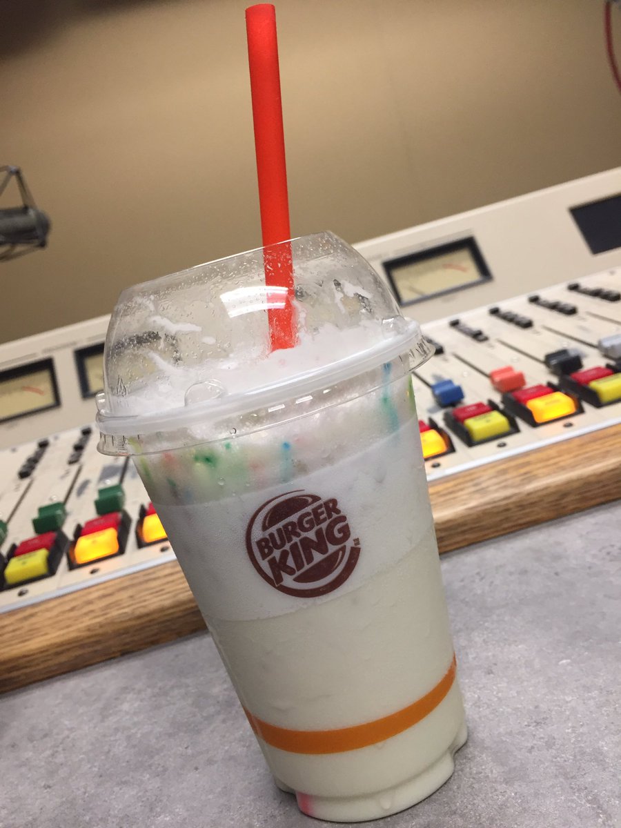 joeyofdethmetal's tweet photo. Lucky Charms milkshake. "N-now th-that that don't kill me
Can only make me stronger" #NoDaysOff #Athlete #NinePack https://t.co/93KHIQtolf