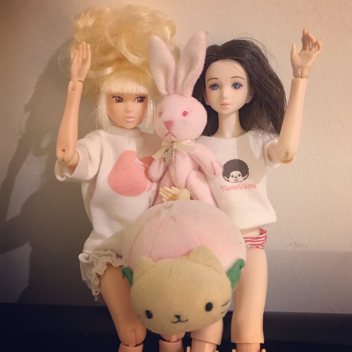 TheBettyCandy's tweet photo. BriBri with Unoa Sekiguchi Lilian. Pajama party! #unoa #unoagirl #alchemiclabo #momoko #momokodoll #sekiguchi #model #pajamaparty https://t.co/EJEbRe4hVk