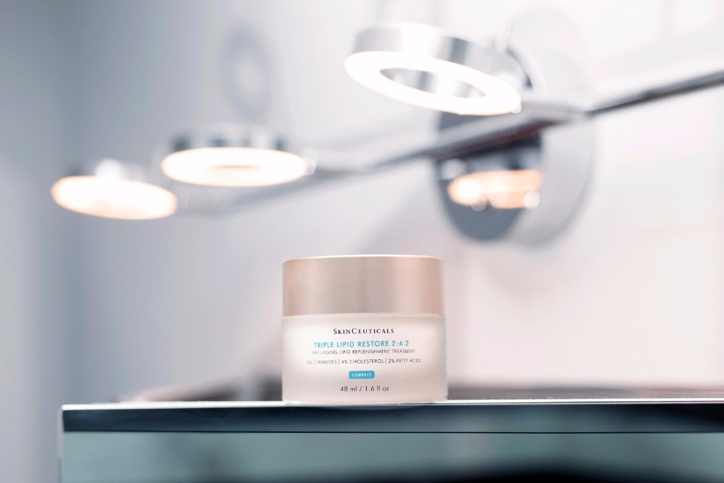 SkinCeuticals's tweet photo. Triple Lipid Restore 2:4:2 restores #skin lipids and nourishes dry skin for improvement in overall radiance. https://t.co/lRfDN0rU9r https://t.co/9LK8pw2fUP