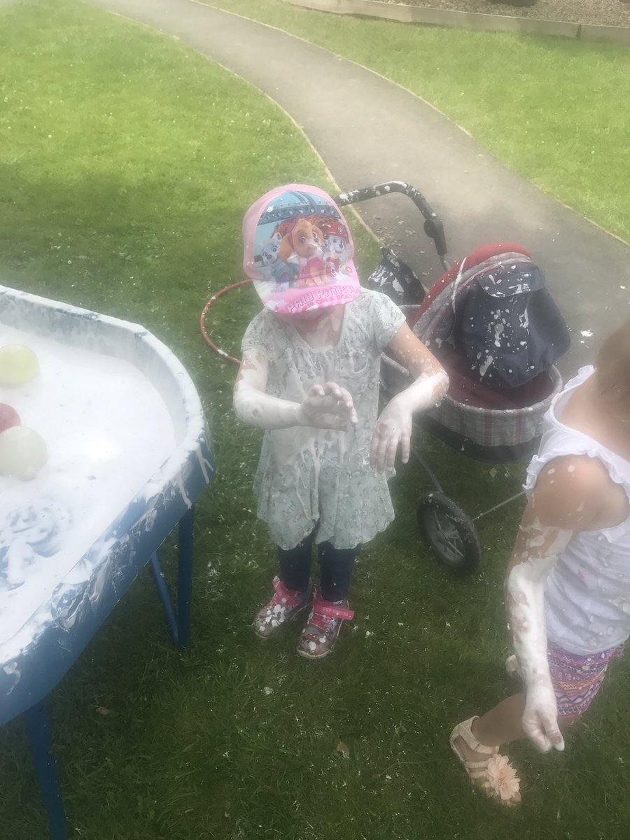 MeifodPlaygroup's tweet photo. Oh dear we got very messy today with frozen ice balls and shaving foam! Xx https://t.co/q3zsNiecKJ