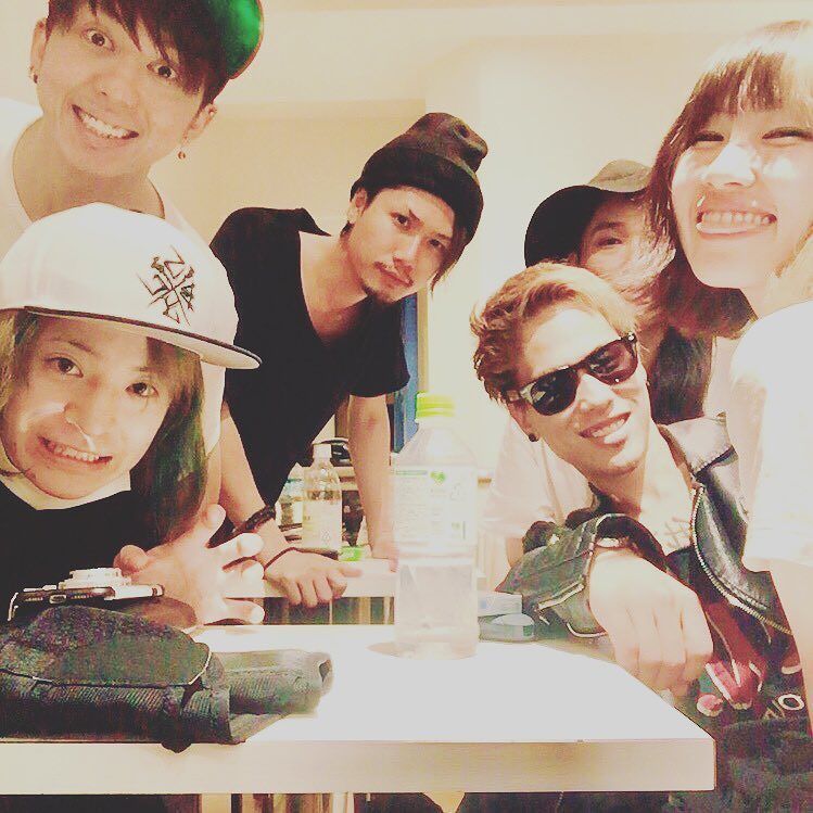ryosuke_azbass's tweet photo. ナナパパリハでした!!
やっとセトリも決まって、最高にブチ上がれるライブに仕上がってきてますね♪
7/7が楽しみやー!! #決戦はFRYDAY #7dayspaparazzi #7月7日 #新宿zircotokyo #bassp… https://t.co/QXq440L7j4 https://t.co/aq9SEM7VPi