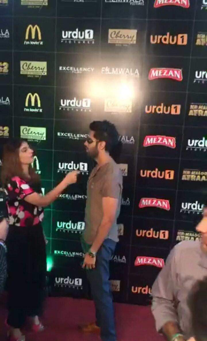 bizzblogs_'s tweet photo. #NaMaloomAfrad2 #Trailerlaunch #Happeningnow @fahadmustafa26 @Mohsin_AHaider @sanafahd26 
Fahad is looking awesome 😍😍 #someclick https://t.co/Oglemcfoo3