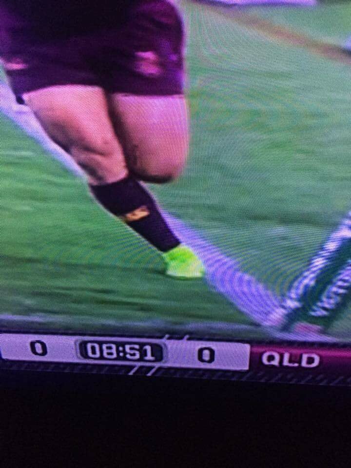 NikkiSoars's tweet photo. Yeah his foot wasn't out ๐๐ #firsttheknights #nownsw #refsareshit #Origin #uptheblues https://t.co/cUcjLypltx