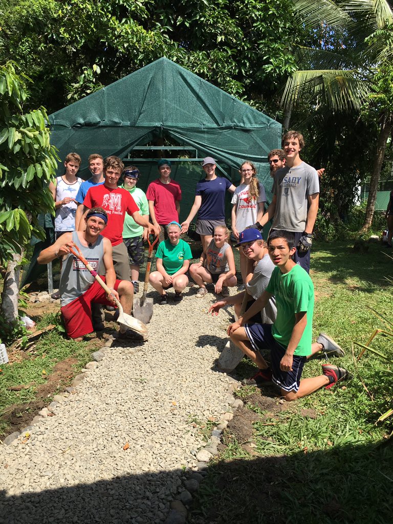JoshuaMangler's tweet photo. More community service pics. #DCGCostaRica https://t.co/GsKjUN3nGZ