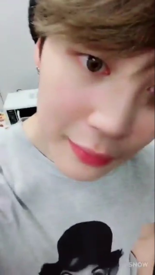 yooliefied's tweet photo. too fed up tonight, kiss me that's right https://t.co/L51MGoHtqF