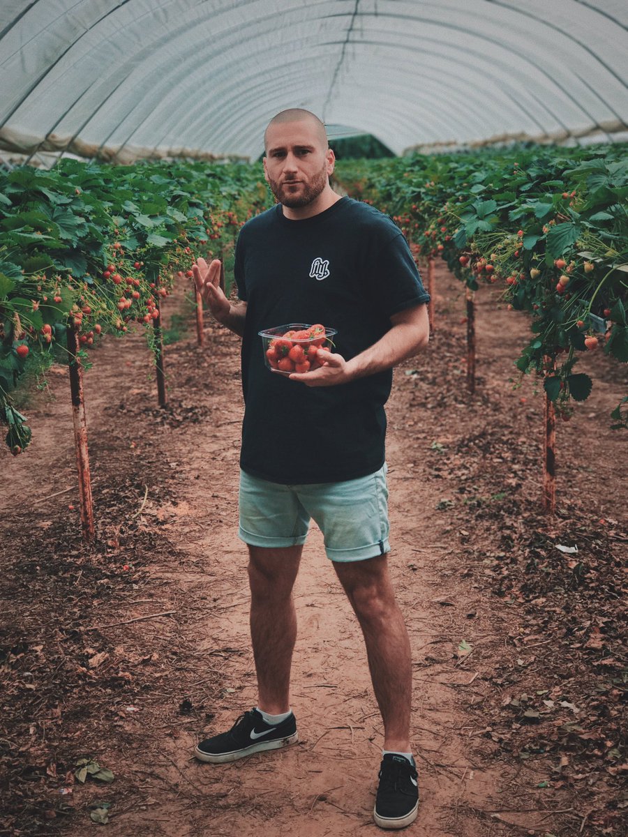 Flyotw is all about fresh, home-grown produce. strawbs for days 🍓