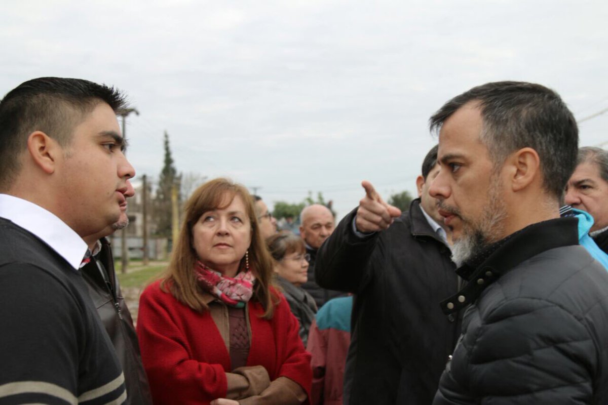 SecGobierChaco's tweet photo. Desde @ChacoGobierno trabajamos en conjunto con @MuniResistencia sobre mantenimiento de espacios verdes y retiro de residuos voluminosos https://t.co/RKPw46MrYf