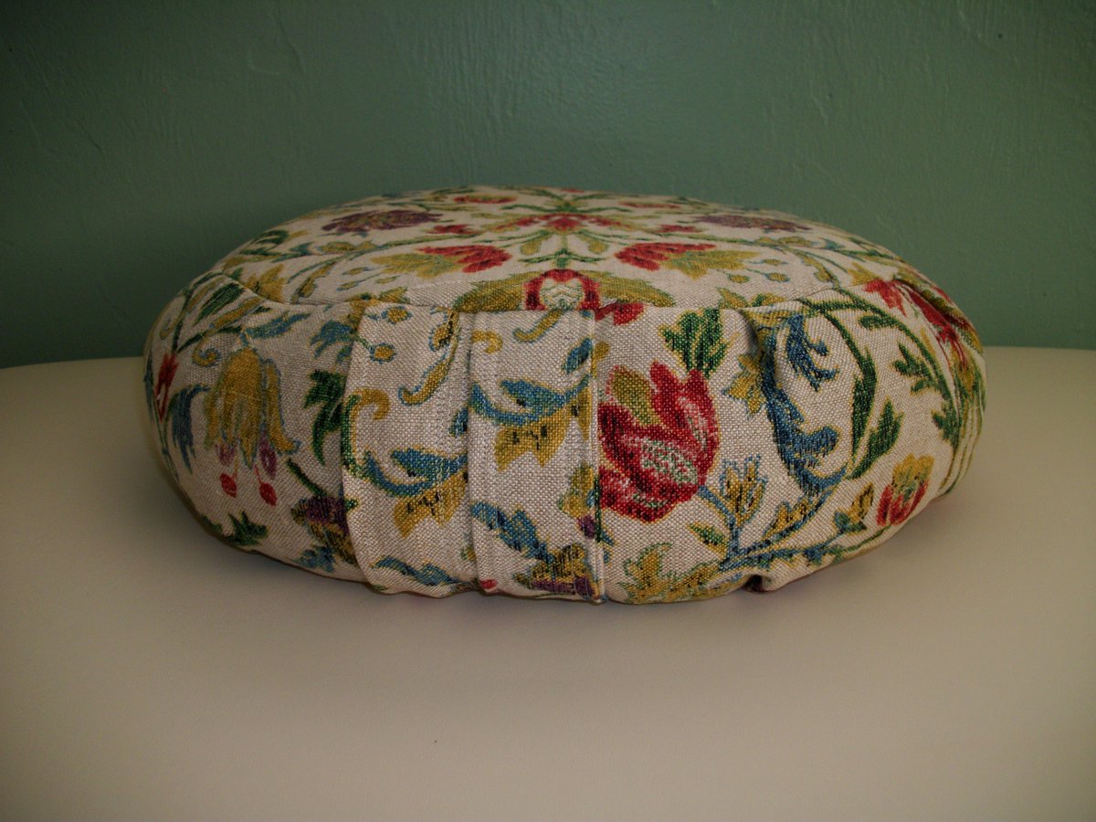 SarahGCoury's tweet photo. #meditation #zafu USA handmade by #zafuchi please retweet TY! https://t.co/DW74S5hOIW https://t.co/mmocHXANCr
