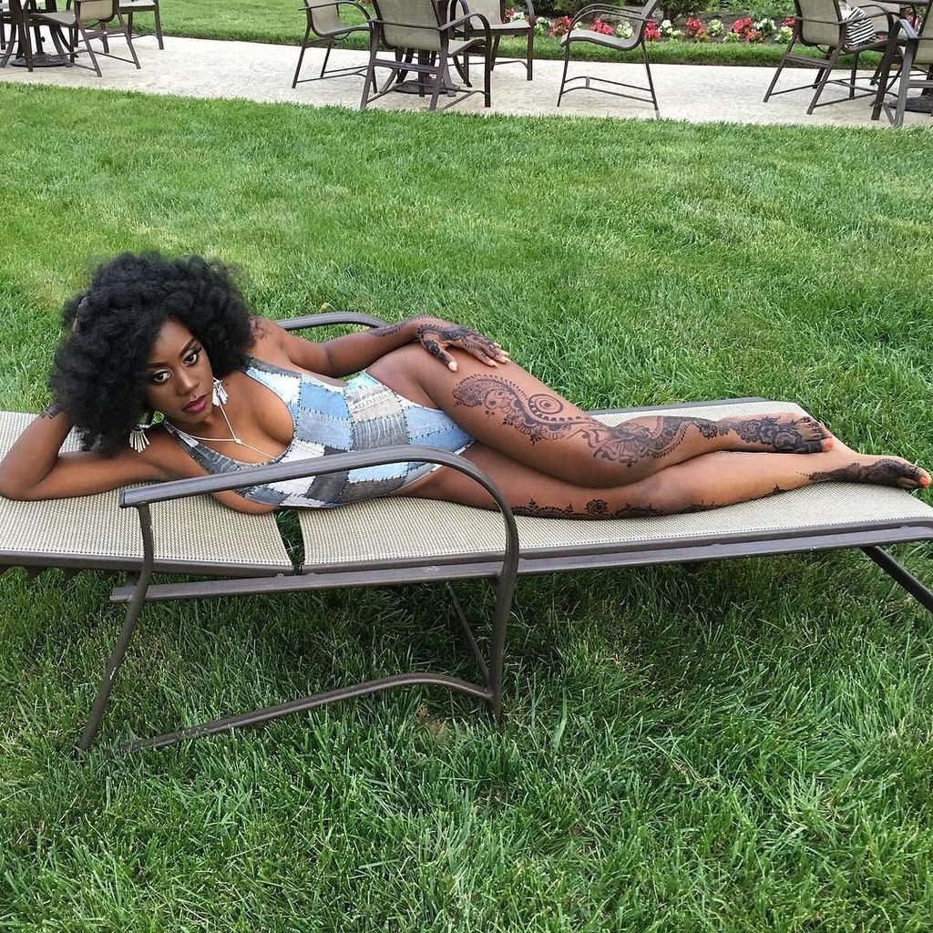 jessfleurimond's tweet photo. Summertime. ☀️💅🏾😎 ----------------------- #Summer #Pool #Poolside #BeachBum #Melanin #DarkSkin #NaturalHair #BodyA… https://t.co/xhzepaaJ8W https://t.co/aQLkZY444G