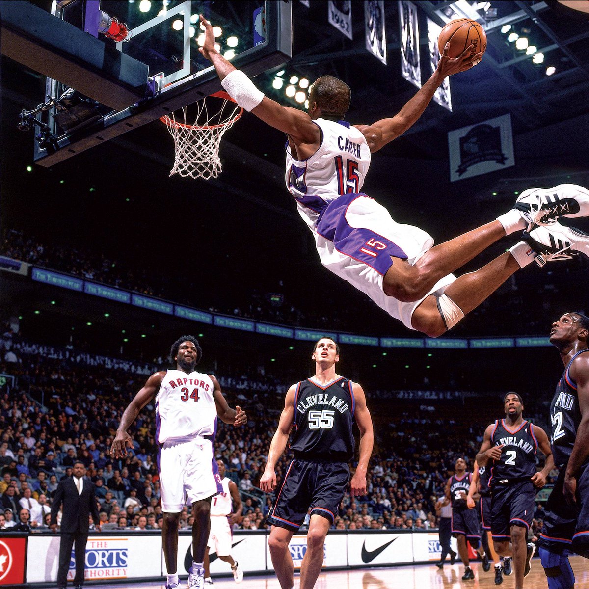 NBAbrds's tweet photo. Former Toronto Raptors guard Vince Carter flying high in during a game against the Cleveland Cavaliers. https://t.co/K5zvMRMlCG