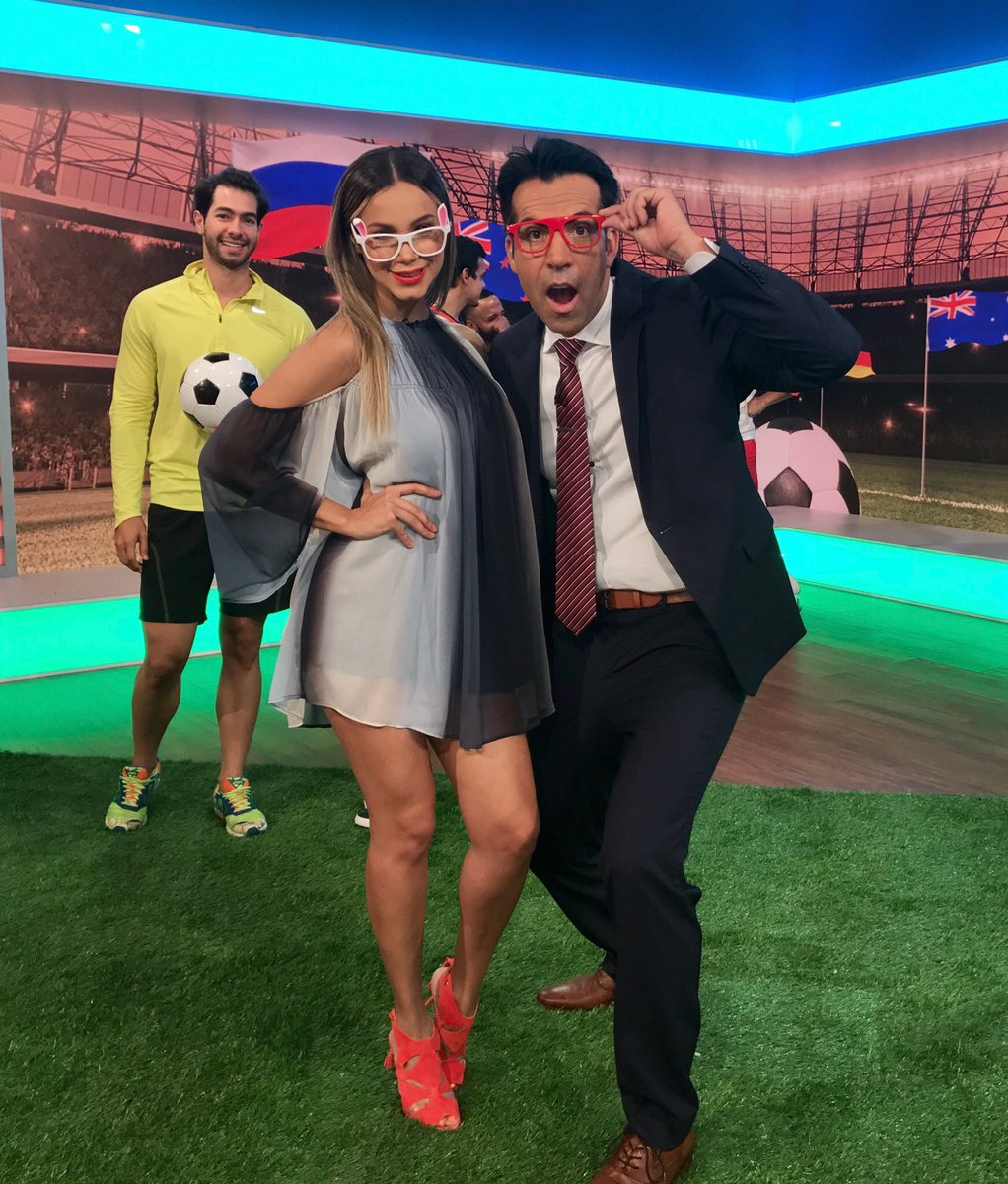 hoydia's tweet photo. .@janicebencosme y @felipeviel listos para disfrutar del partido de hoy ⚽️ 🥅 👍🏼 #FIFA #soccer #Russia #Rusia #photooftheday https://t.co/P5Ud1YbKTZ