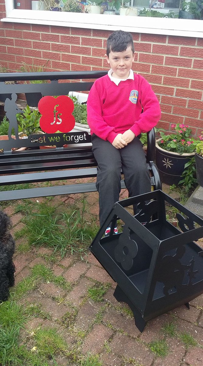 Forces_Support's tweet image. Message from family of the fallen: "Thank you for our lovely bench and Fire Pit, we really appreciate it X"